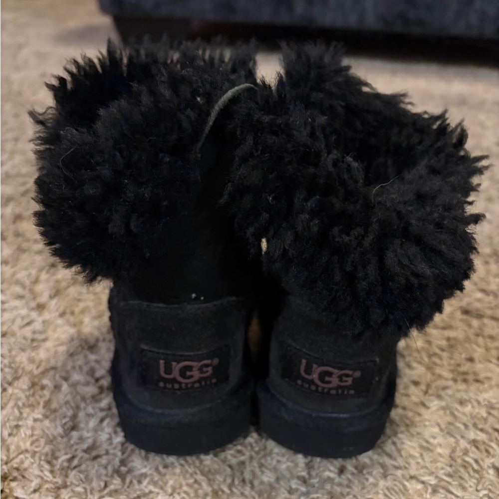 Ugg Toddler Mini Bailey Button II Boot Black - Picture 3 of 8